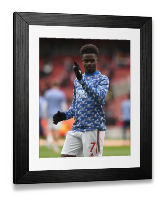 Framed Print : Arsenal's Bukayo Saka Ready for Action against Leicester City (Premier League, Arsenal v Leicester City 2021-22)