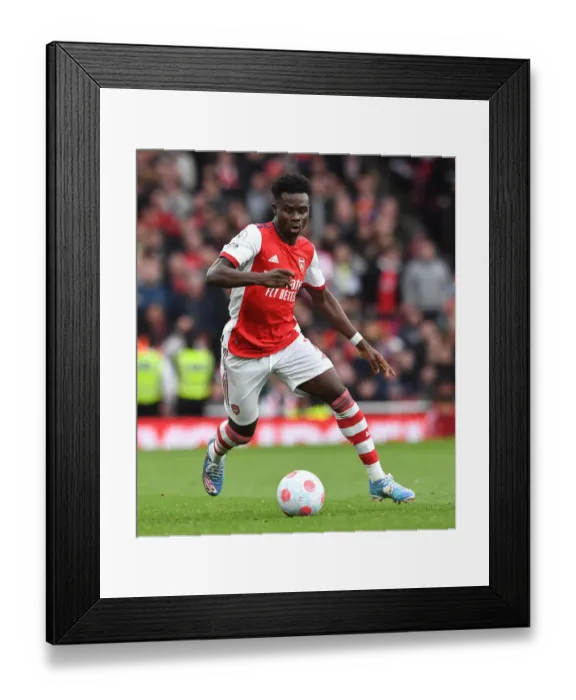 Framed Print : Arsenal's Bukayo Saka in Action: Premier League Clash Against Leicester City, 2021-22