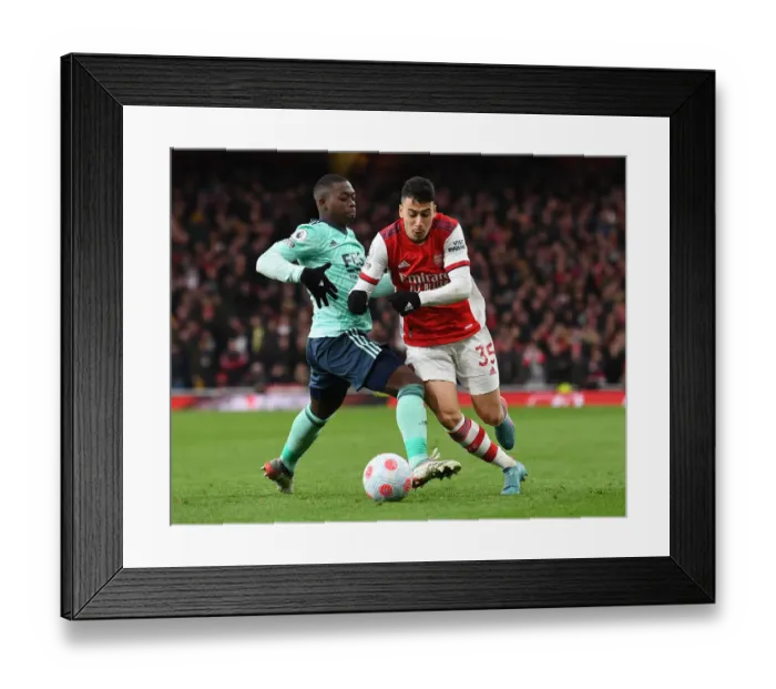 Framed Print : Martinelli vs Mendy: A Premier League Battle at Emirates - Arsenal vs Leicester City