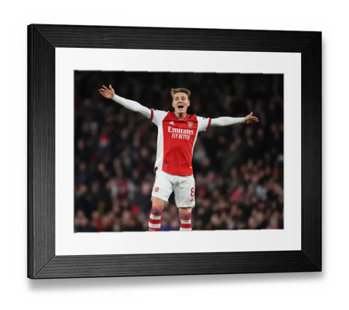 Framed Print : Martin Odegaard in Action: Arsenal vs Liverpool, Premier League 2021-22