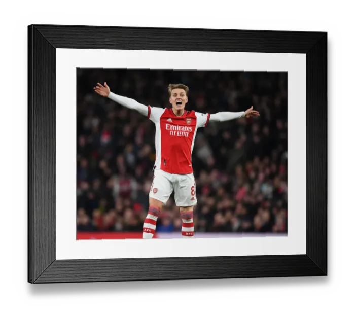 Framed Print : Martin Odegaard in Action: Arsenal vs Liverpool, Premier League 2021-22, Emirates Stadium