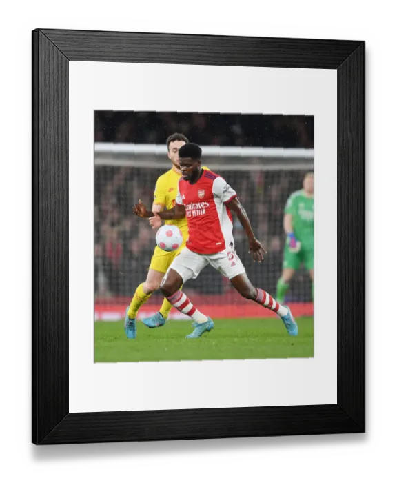 Framed Print : Thomas Partey in Action: Arsenal vs Liverpool, Premier League 2021-22