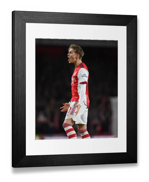 Framed Print : Arsenal vs Liverpool: Martin Odegaard in Action at the Emirates Stadium, Premier League 2021-22