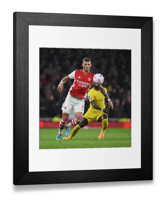 Framed Print : Arsenal vs. Liverpool: Intense Battle - Ben White vs. Sadio Mane
