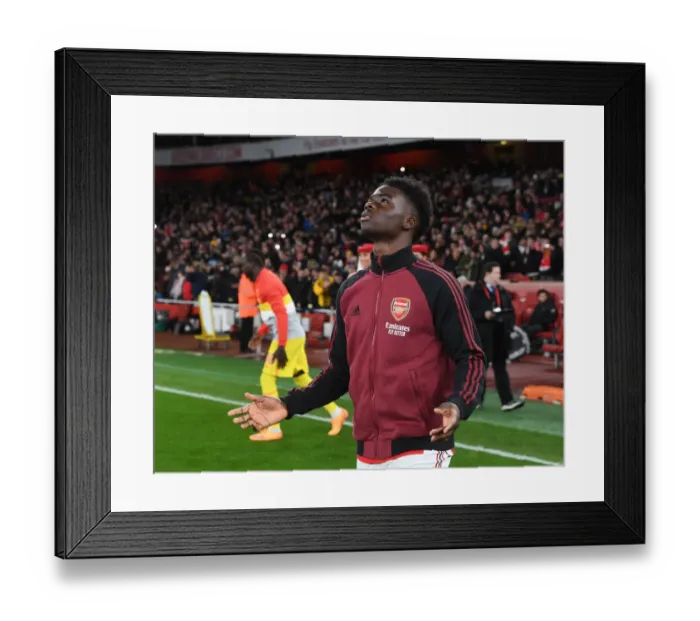 Framed Print : Arsenal's Bukayo Saka Gears Up for Arsenal v Liverpool Clash in Premier League
