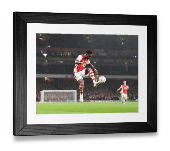 Framed Print : Arsenal's Bukayo Saka in Action against Liverpool - Premier League 2021-22 Framed Print : Arsenal's Bukayo Saka in Action against Liverpool - Premier League 2021-22