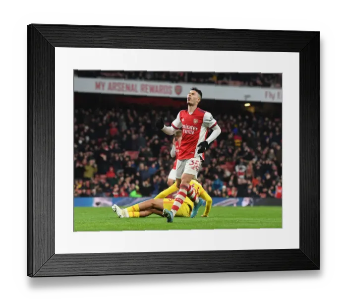 Framed Print : Martinelli's Premier League Debut: Arsenal's Young Gun Takes on Liverpool Framed Print : Martinelli's Premier League Debut: Arsenal's Young Gun Takes on Liverpool