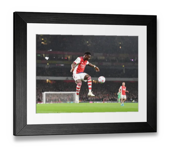 Framed Print : Bukayo Saka in Action: Arsenal vs. Liverpool, Premier League 2021-22 Framed Print : Bukayo Saka in Action: Arsenal vs. Liverpool, Premier League 2021-22