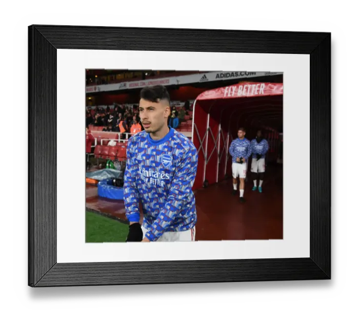 Framed Print : Arsenal's Gabriel Martinelli Gears Up for Arsenal v Liverpool Clash (2021-22)