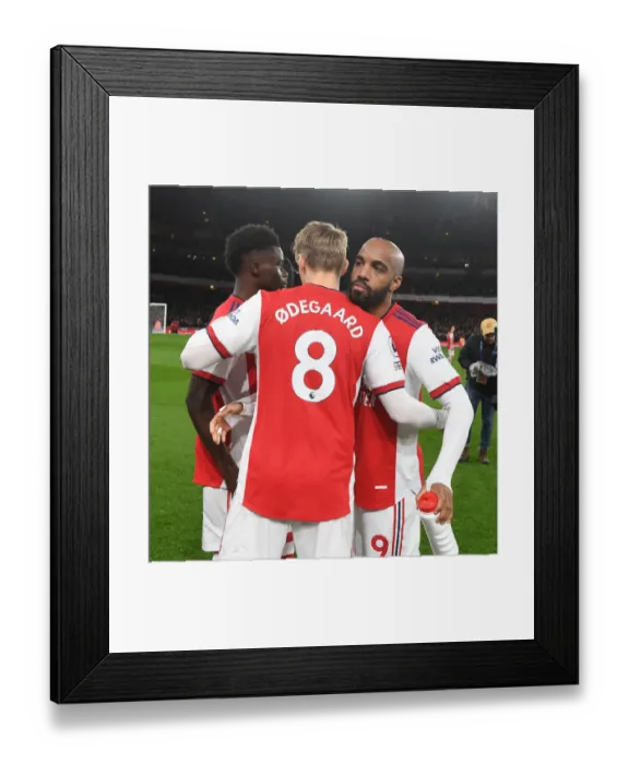 Framed Print : Arsenal Trio: Saka, Odegaard, Lacazette Pre-Match Huddle vs Liverpool (Premier League 2021-22) Framed Print : Arsenal Trio: Saka, Odegaard, Lacazette Pre-Match Huddle vs Liverpool (Premier League 2021-22)