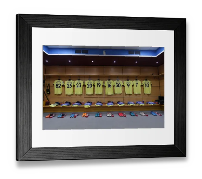 Framed Print : Arsenal's Unity: The Powerful Pre-Match Huddle Ahead of Aston Villa Clash, Premier League 2021-22