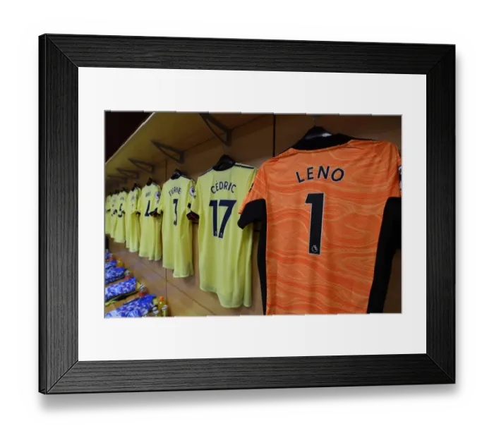 Framed Print : Arsenal United Team Spirit: Pre-Match Huddle, Aston Villa vs Arsenal, Premier League 2021-22
