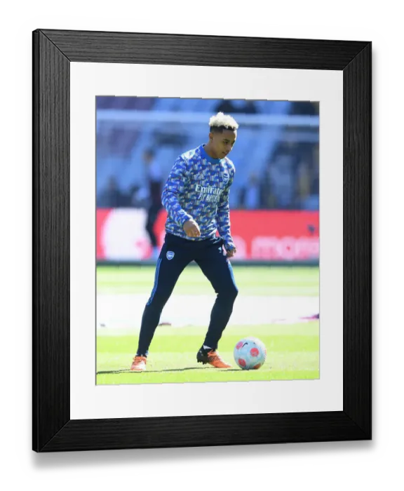 Framed Print : Aston Villa v Arsenal - Premier League