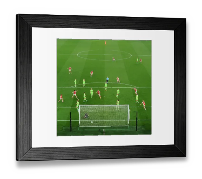 Framed Print : Dramatic Quarters: Lotte Wubben-Moy Scores the Thriller for Arsenal Women in Champions League