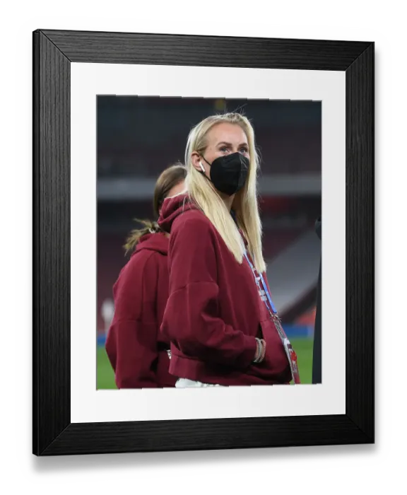 Framed Print : Arsenal Women vs. VfL Wolfsburg: UEFA Women's Champions League Quarterfinals (2021-22) Framed Print : Arsenal Women vs. VfL Wolfsburg: UEFA Women's Champions League Quarterfinals (2021-22)