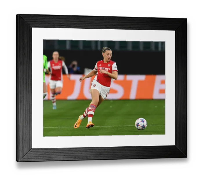 Framed Print : Arsenal's McCabe Faces Off Against VfL Wolfsburg in Champions League Quarterfinals