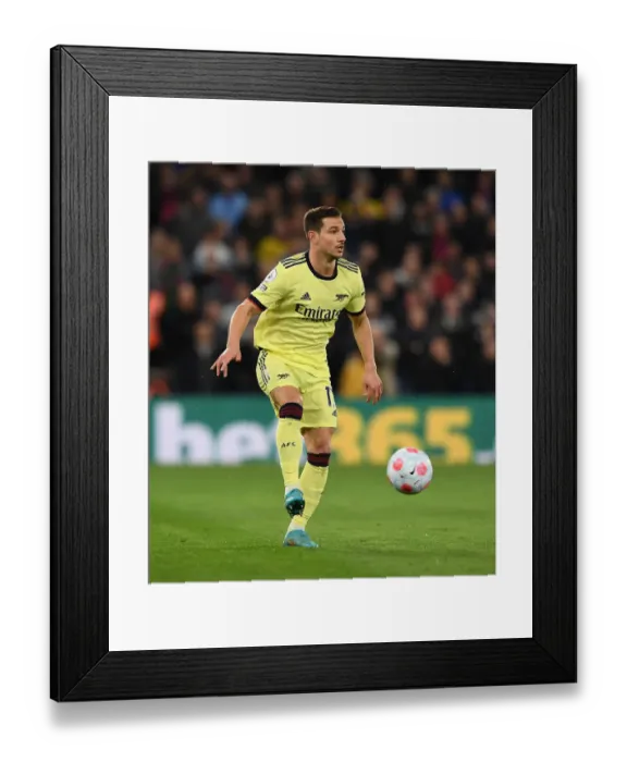 Framed Print : Arsenal's Cedric Faces Off in Intense Premier League Showdown Against Crystal Palace