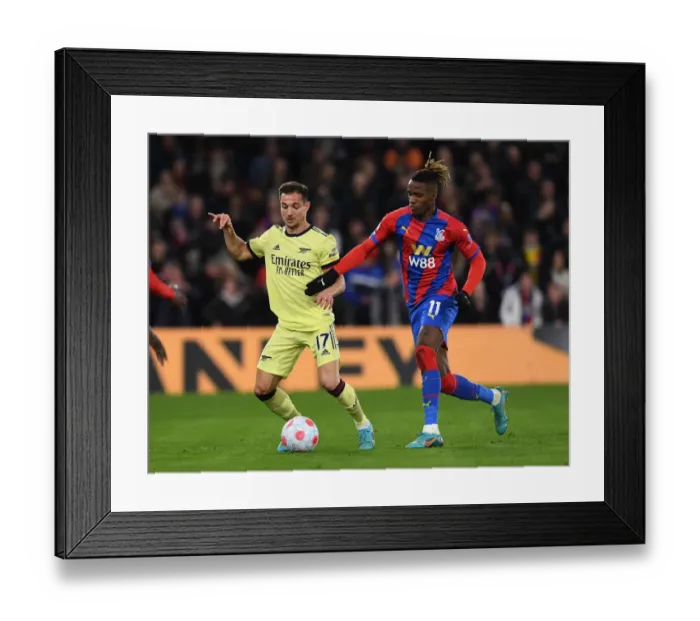 Framed Print : Arsenal's Cedric Outruns Wilfried Zaha in Crystal Palace vs Arsenal Premier League Clash
