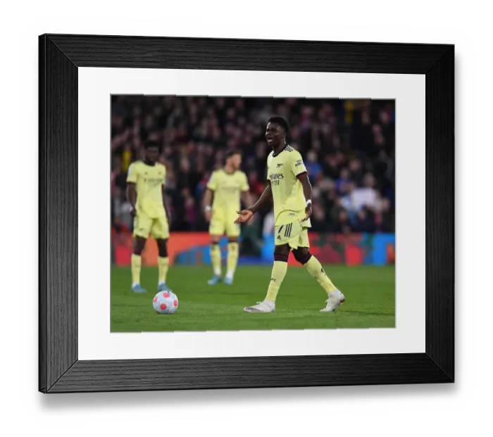 Framed Print : Arsenal's In-Form Bukayo Saka Shines Against Crystal Palace in Premier League 2021-22