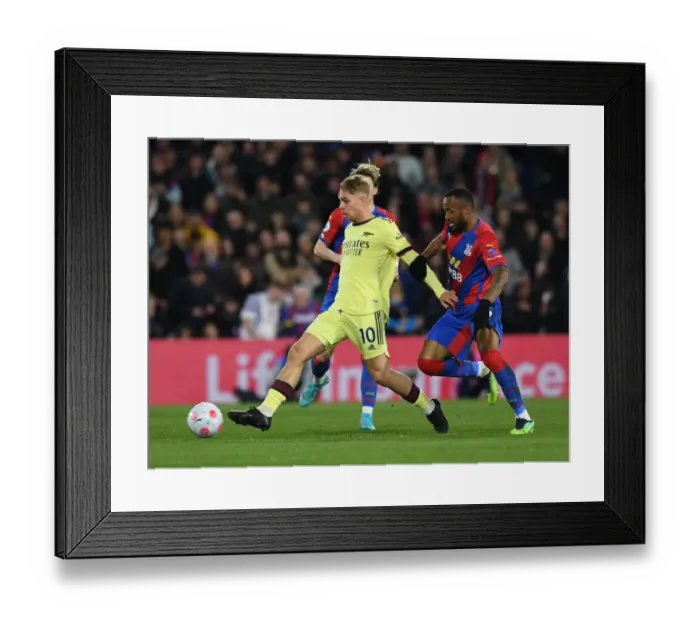 Framed Print : Smith Rowe vs Ayew: A Battle of Wits at Selhurst Park - Arsenal vs Crystal Palace, Premier League 2021-22
