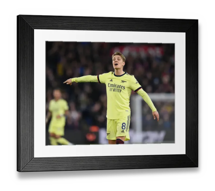 Framed Print : Martin Odegaard in Action: Arsenal vs Crystal Palace, 2021-22 Premier League