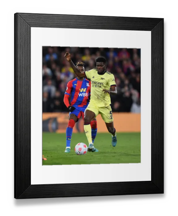 Framed Print : Thomas Partey in Action: Crystal Palace vs. Arsenal - Premier League Clash (2021-22)