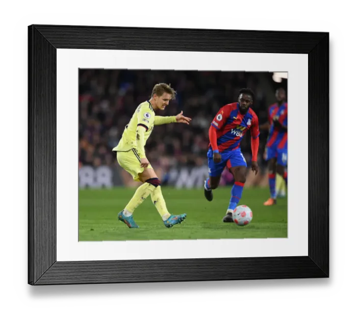 Framed Print : Martin Odegaard in Action: Arsenal vs. Crystal Palace - 2021-22 Premier League Clash Framed Print : Martin Odegaard in Action: Arsenal vs. Crystal Palace - 2021-22 Premier League Clash
