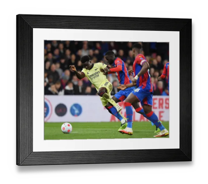 Framed Print : Bukayo Saka vs Cheikhou Kouyate: Intense Battle at Selhurst Park - Crystal Palace vs Arsenal, Premier League 2021-22