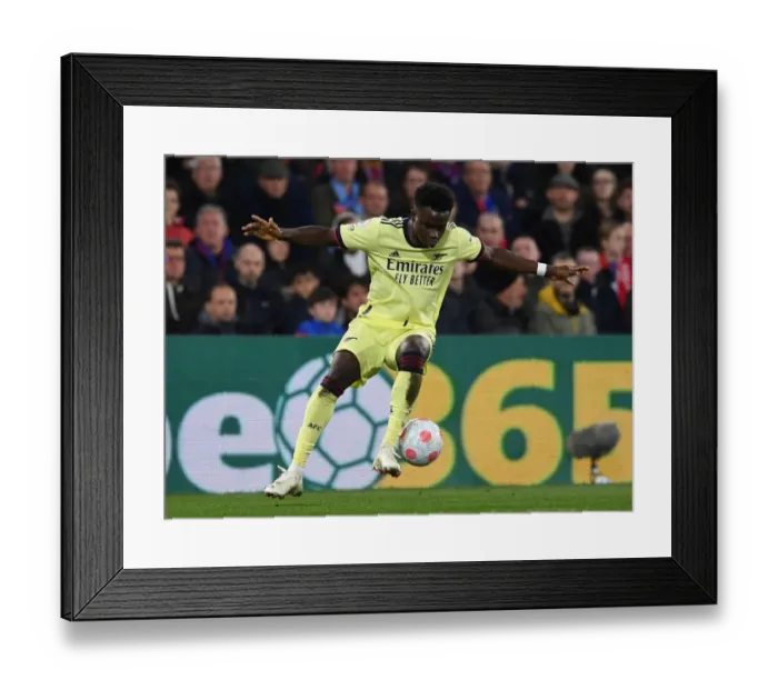 Framed Print : Bukayo Saka in Action: Arsenal's Star Performer vs Crystal Palace, Premier League 2021-22