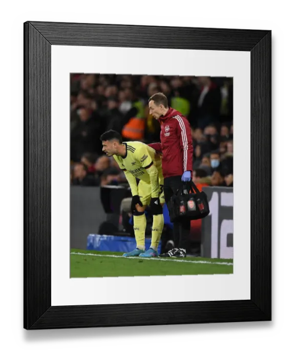 Framed Print : Arsenal's Ricky O'Donoghue Tends to Injured Gabriel Martinelli during Crystal Palace Match (2021-22)