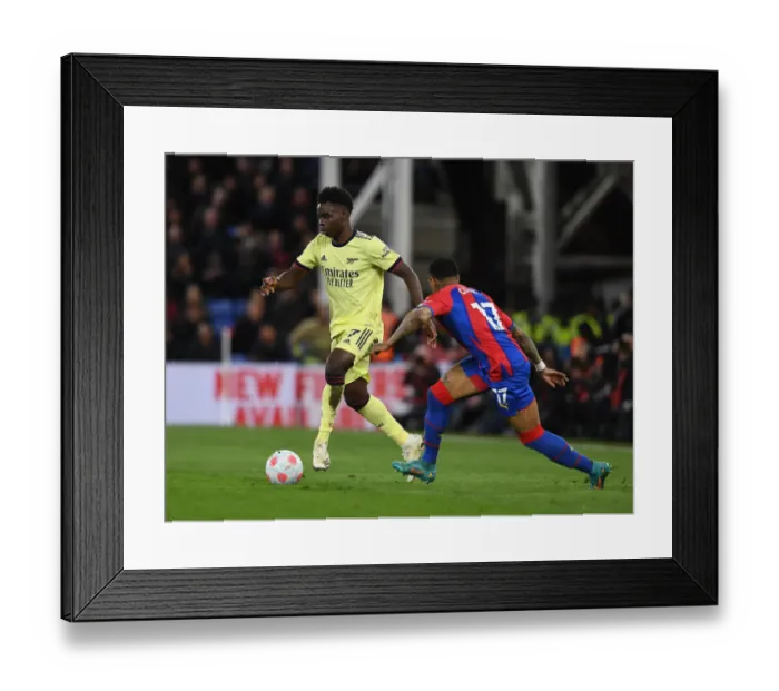 Framed Print : Bukayo Saka Dashes Past Nathaniel Clyne: Crystal Palace vs. Arsenal, Premier League 2021-22