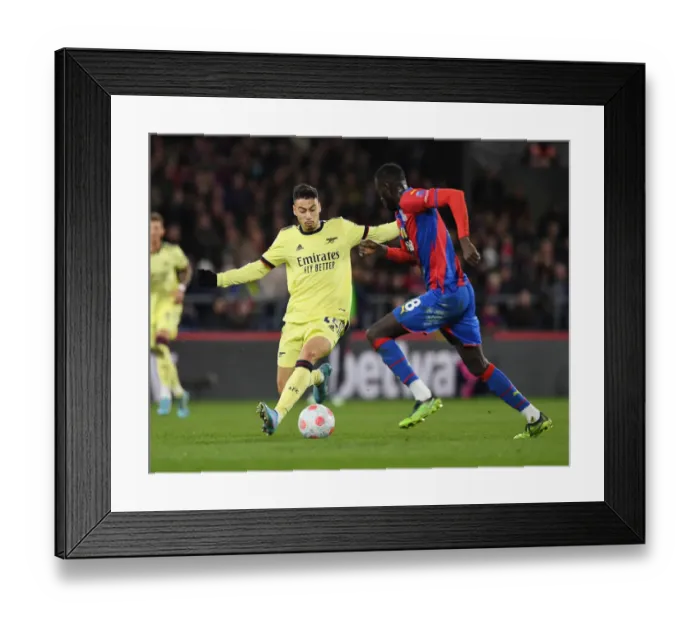 Framed Print : Gabriel Martinelli vs Cheikhou Kouyate: Battle at Selhurst Park - Crystal Palace vs Arsenal, Premier League 2021-22 Framed Print : Gabriel Martinelli vs Cheikhou Kouyate: Battle at Selhurst Park - Crystal Palace vs Arsenal, Premier League 2021-22