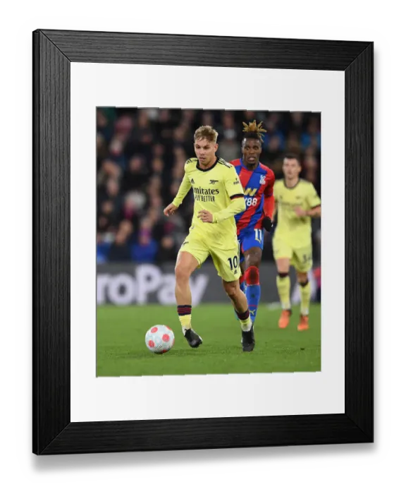 Framed Print : Emile Smith Rowe Outmaneuvers Wilfried Zaha: Crystal Palace vs Arsenal, Premier League 2021-22 Framed Print : Emile Smith Rowe Outmaneuvers Wilfried Zaha: Crystal Palace vs Arsenal, Premier League 2021-22