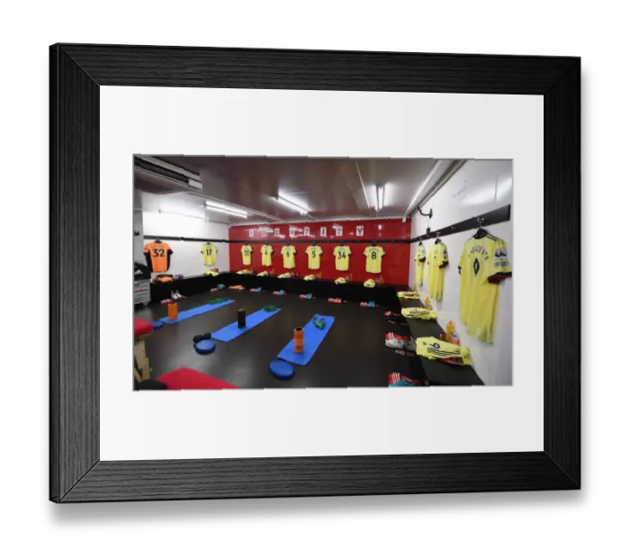 Framed Print : Arsenal's Unified Front: Pre-Match Huddle Ahead of Crystal Palace Clash, Premier League 2021-22