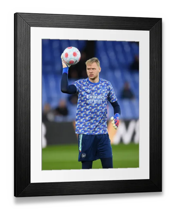 Framed Print : Arsenal's Aaron Ramsdale Prepares for Crystal Palace Clash in Premier League