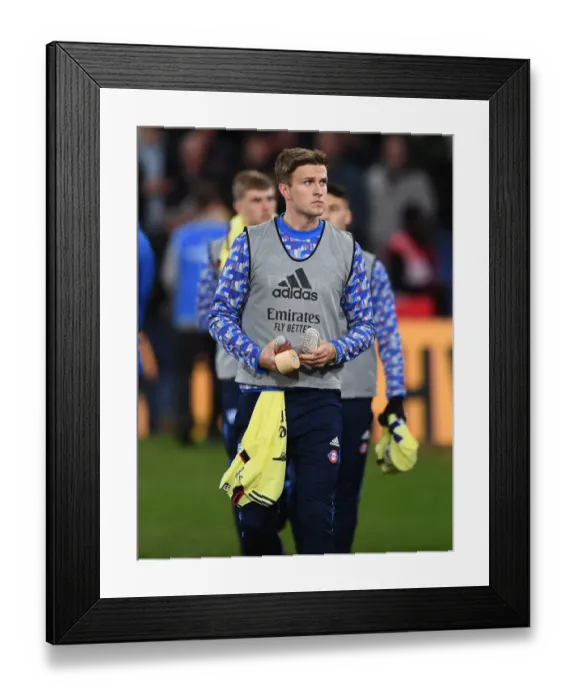 Framed Print : Arsenal's Rob Holding Gears Up for Crystal Palace Clash in Premier League Framed Print : Arsenal's Rob Holding Gears Up for Crystal Palace Clash in Premier League