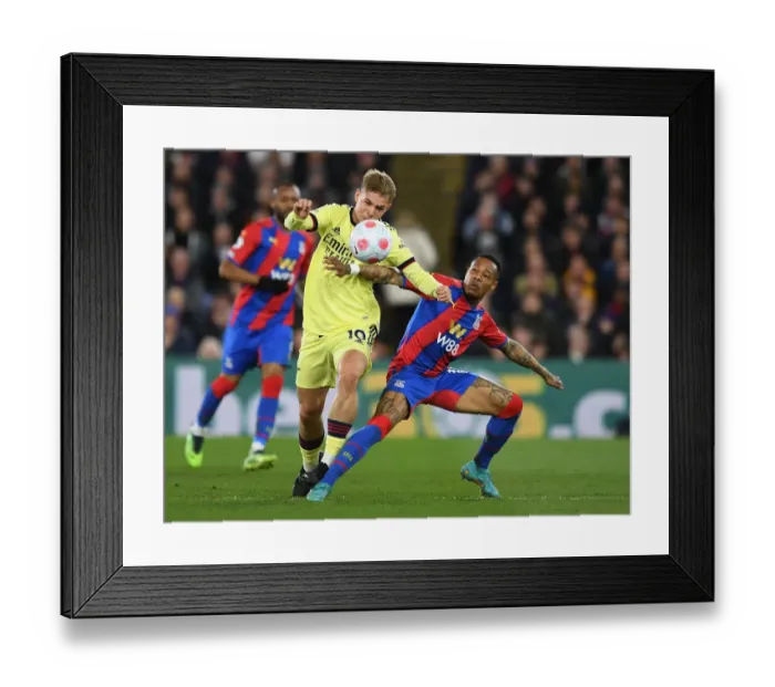Framed Print : Emile Smith Rowe vs. Nathaniel Clyne: Intense Battle at Selhurst Park - Crystal Palace vs. Arsenal, Premier League 2021-22