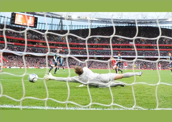 Denilson shoots past West Ham goalkeeper Robert Green to score the 1st Arsenal goal