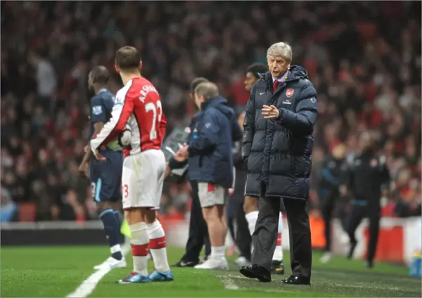 Arsenal manager Arsene Wenger talks with Andrey Arshavin during the match