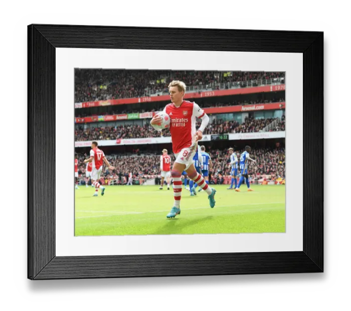 Framed Print : Martin Odegaard in Action: Arsenal vs Brighton & Hove Albion, Premier League 2021-22