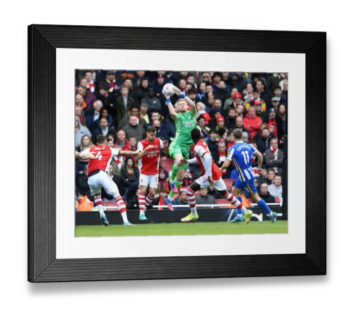 Framed Print : Arsenal's Aaron Ramsdale in Action: Arsenal vs Brighton & Hove Albion, Premier League 2021-22