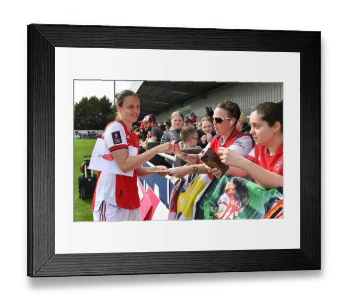 Framed Print : Arsenal's Lotte Wubben-Moy Greets Fans with Autographs after FA Cup Semi-Final Victory