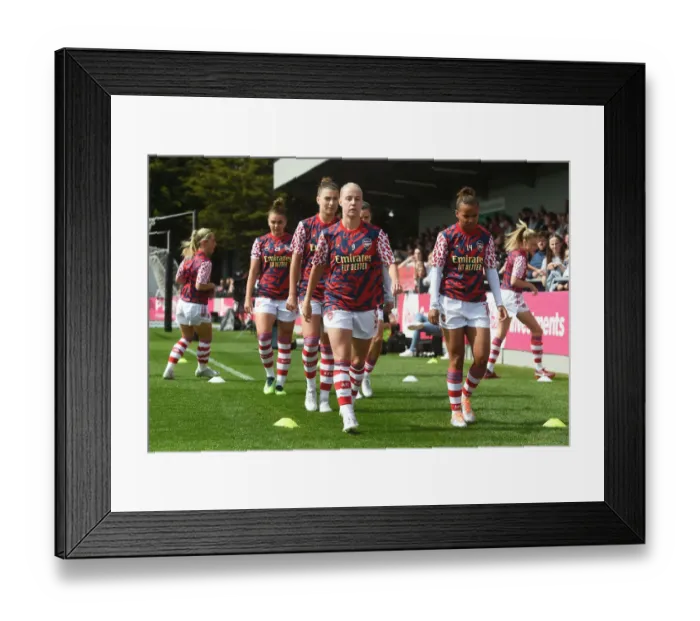 Framed Print : Beth Mead Prepares for Arsenal vs. Chelsea FA Cup Semi-Final Showdown