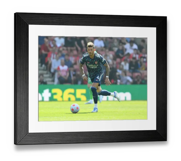 Framed Print : Ben White in Action: Southampton vs Arsenal (2021-22 Premier League)