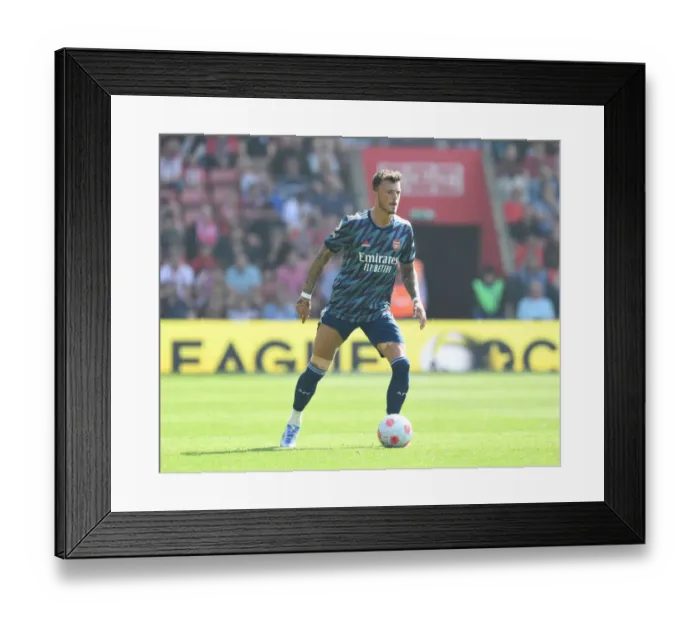 Framed Print : Arsenal's Ben White in Action: Southampton vs Arsenal (2021-22 Premier League) Framed Print : Arsenal's Ben White in Action: Southampton vs Arsenal (2021-22 Premier League)