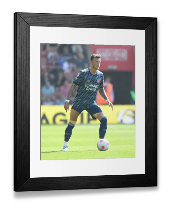 Framed Print : Arsenal's Ben White in Action: Southampton vs Arsenal (2021-22) Framed Print : Arsenal's Ben White in Action: Southampton vs Arsenal (2021-22)