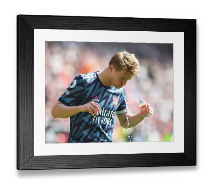 Framed Print : Martin Odegaard in Action: Southampton vs Arsenal, Premier League 2021-22