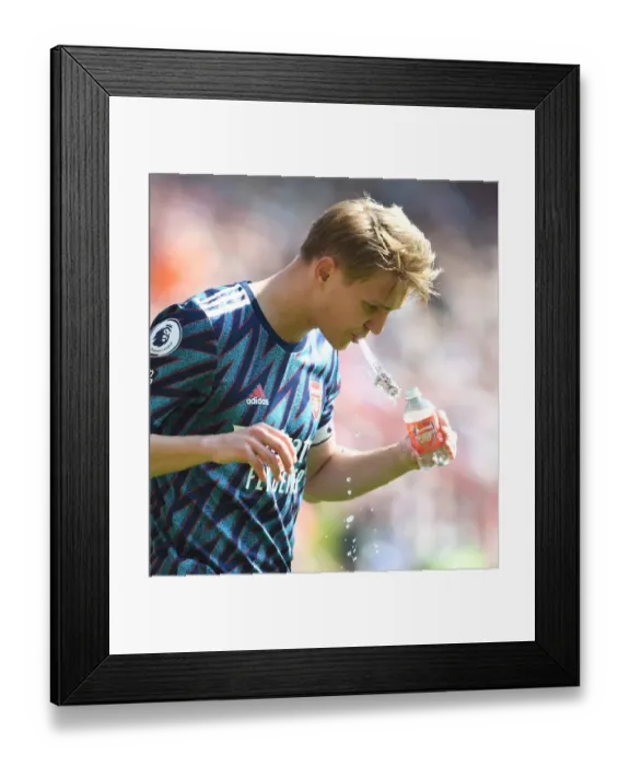 Framed Print : Martin Odegaard in Action: Southampton vs. Arsenal, Premier League 2021-22 Framed Print : Martin Odegaard in Action: Southampton vs. Arsenal, Premier League 2021-22