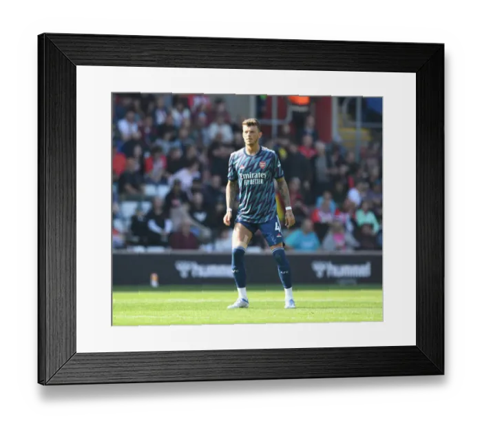 Framed Print : Arsenal's Ben White in Action: Southampton vs Arsenal (2021-22) Framed Print : Arsenal's Ben White in Action: Southampton vs Arsenal (2021-22)