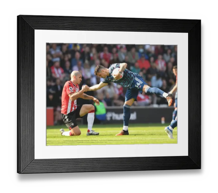 Framed Print : Xhaka vs. Romeu: Clash of the Midfield Titans - Southampton vs. Arsenal, Premier League 2021-22 Framed Print : Xhaka vs. Romeu: Clash of the Midfield Titans - Southampton vs. Arsenal, Premier League 2021-22